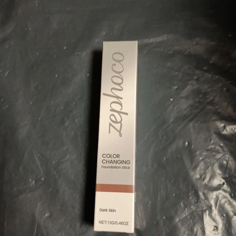 APPROXIMATELY 25 ASSORTED HEALTH & BEAUTY ITEMS INCLUDING wax strips , stamp eyeliner and foundation stick 