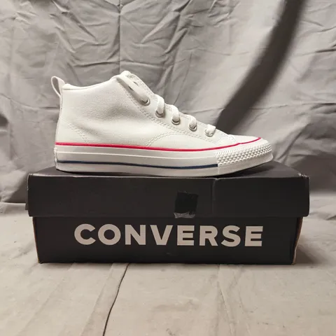 BOXED PAIR OF CONVERSE SHOES IN WHITE SIZE 5.5