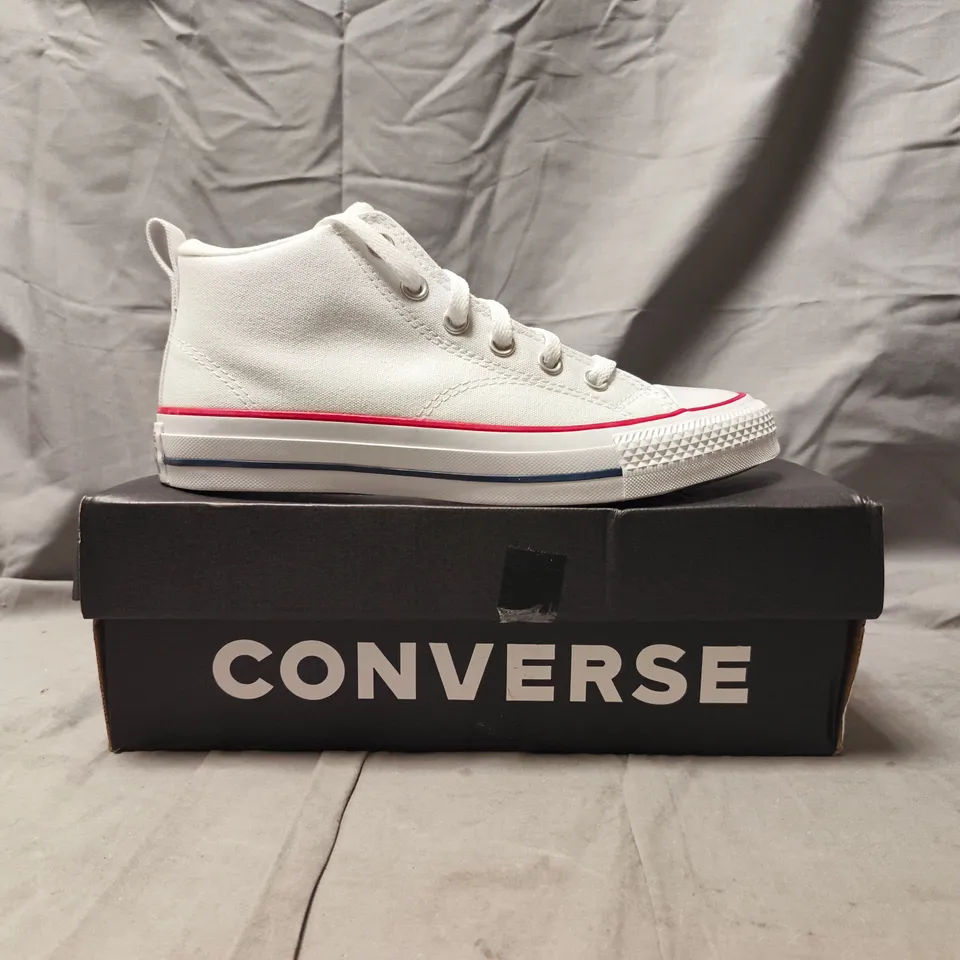 BOXED PAIR OF CONVERSE SHOES IN WHITE SIZE 5.5