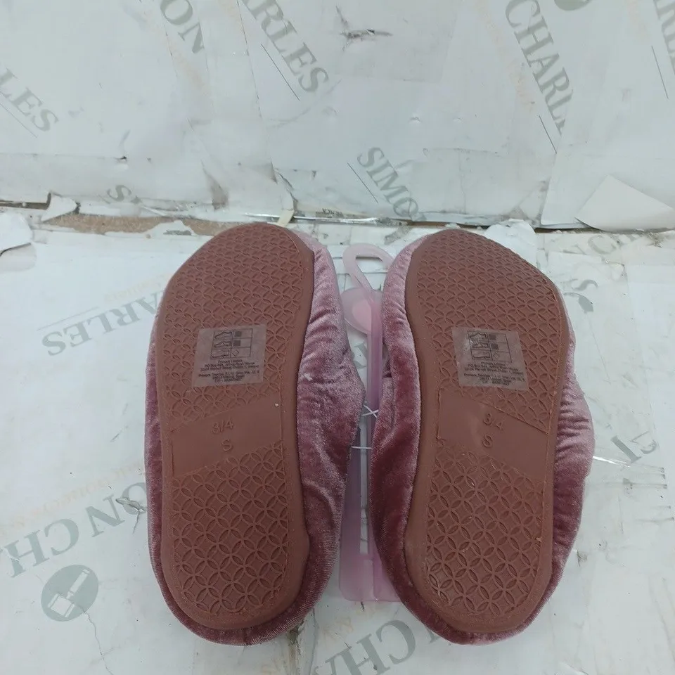 LOT OF 19 PAIRS OF LADIES SLIPPERS PURPLE 