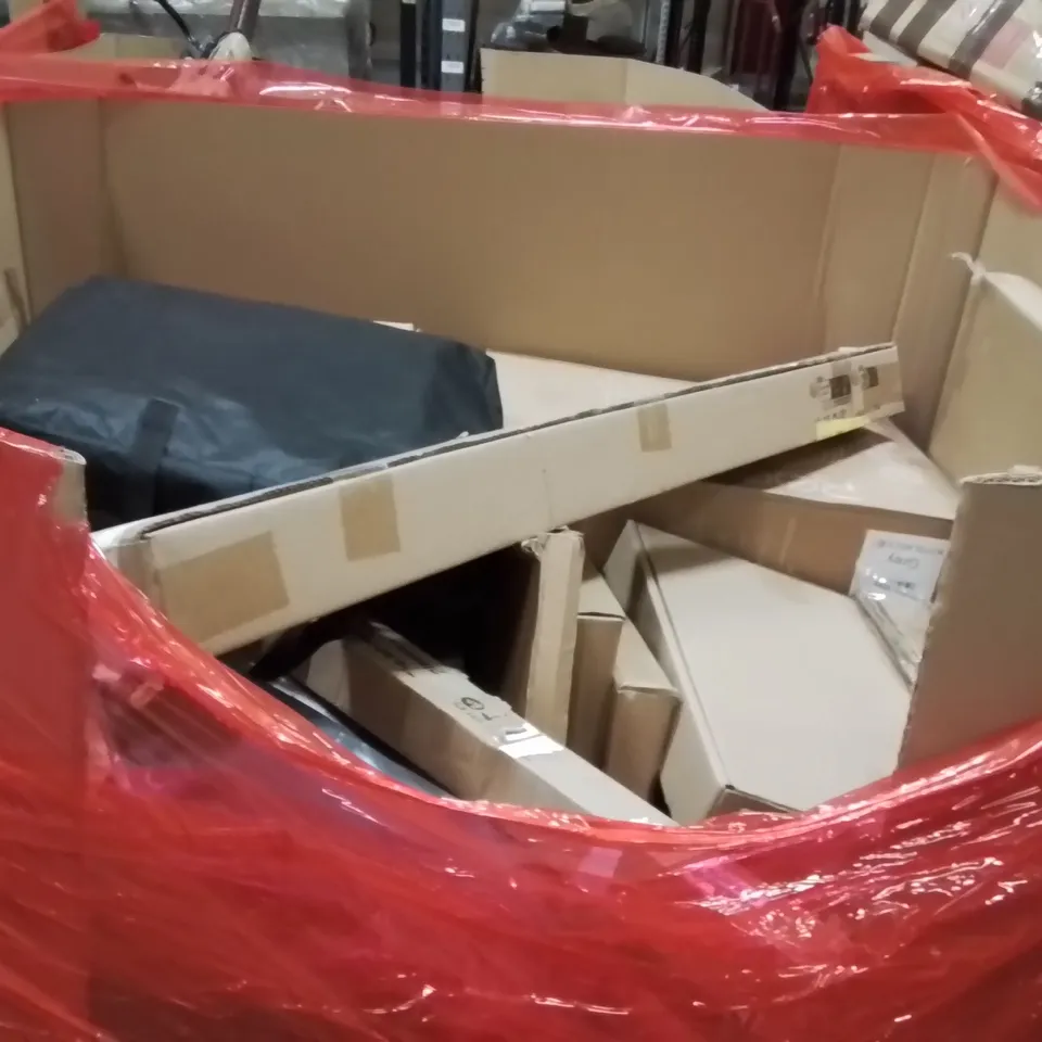 PALLET OF ASSORTED HOUSEHOLD GOODS AND PRODUCTS TO INCLUDE;TOILET SEAT,CLOTHES AIRER,DOG CREATE 