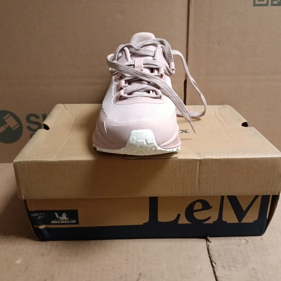 BOXED PAIR OF LE MIEUX TRAX VIVA WATERPROOF TRAINERS IN PINK SIZE UK 3