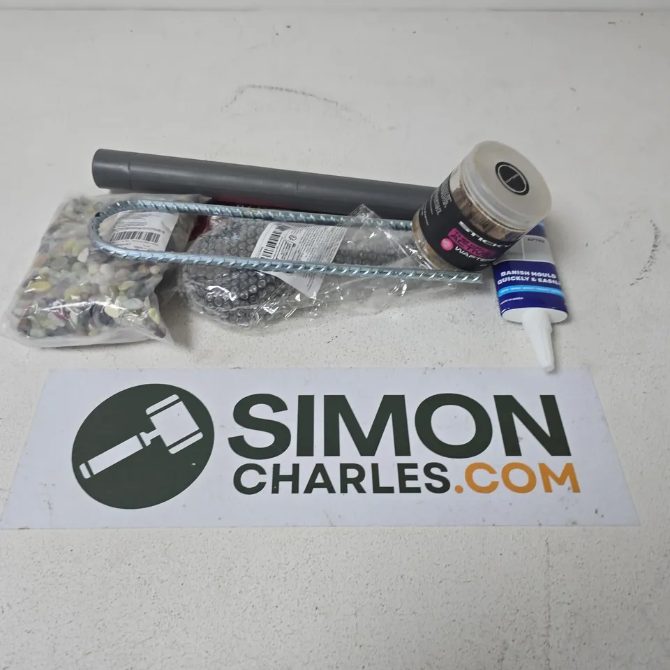 APPROXIMATELY 12 ASSORTED HOUSEHOLD ITEMS TO INCLUDE MOULD MAGIC, STICKY ACTIVE WAFTERS, AQUARIUM DECORATION STONES, ETC