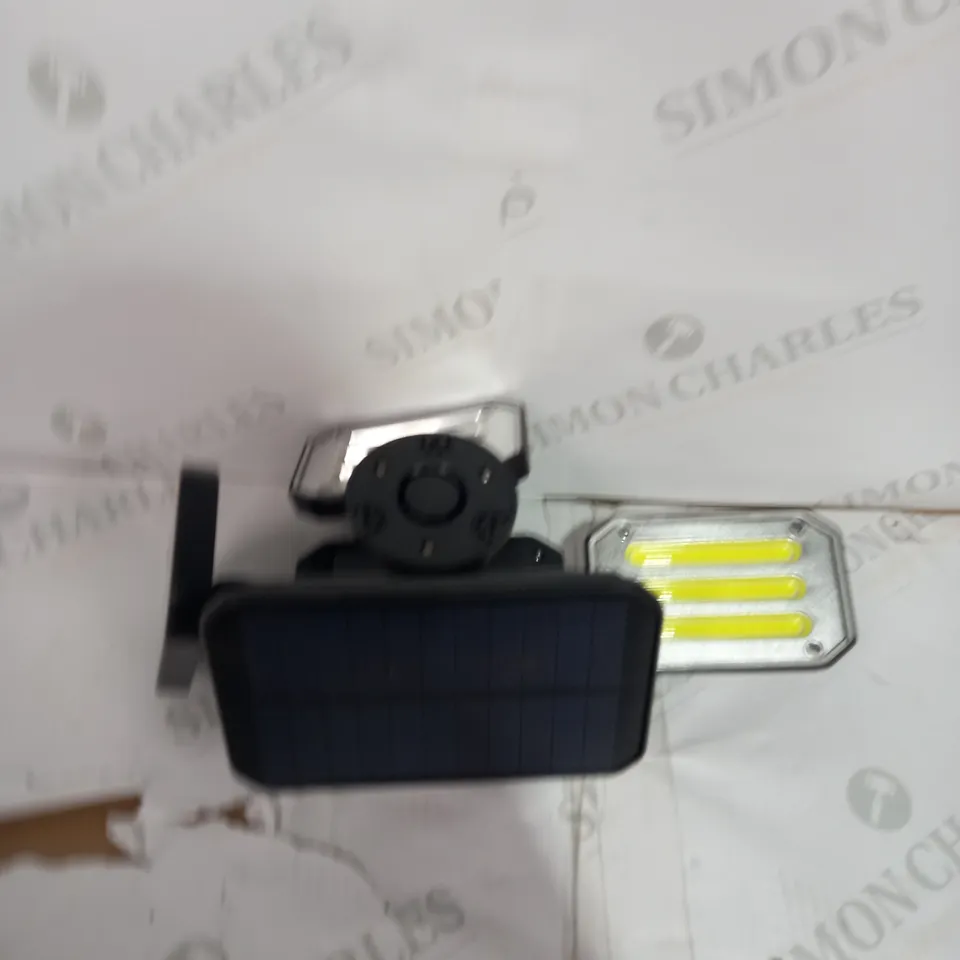 BELL & HOWELL 300 LUMENS BIONIC FLOODLIGHT
