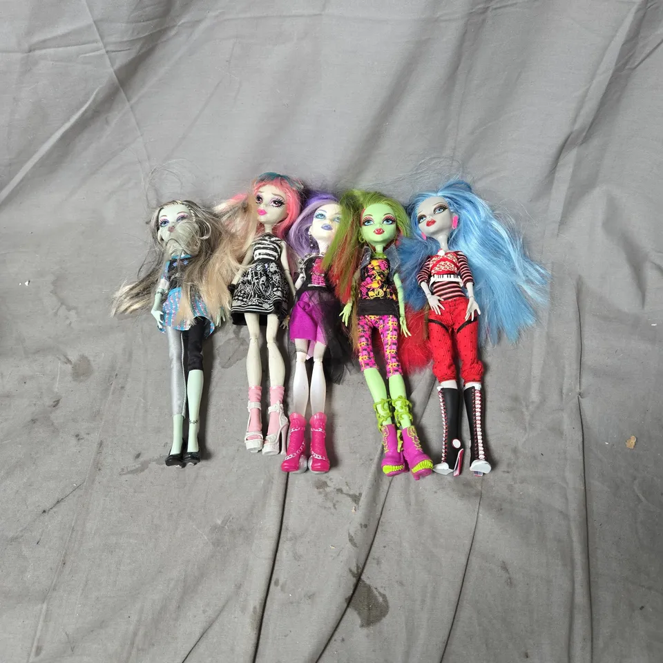 5 ASSORTED MONSTER HIGH DOLLS