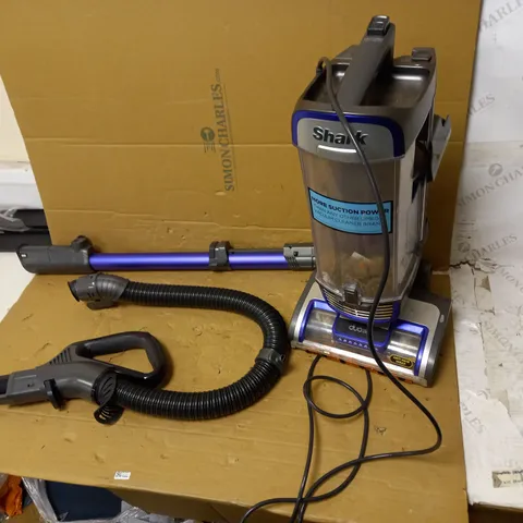 SHARK CORDLESS VACUUM WITH ANTI HAIR WRAP
