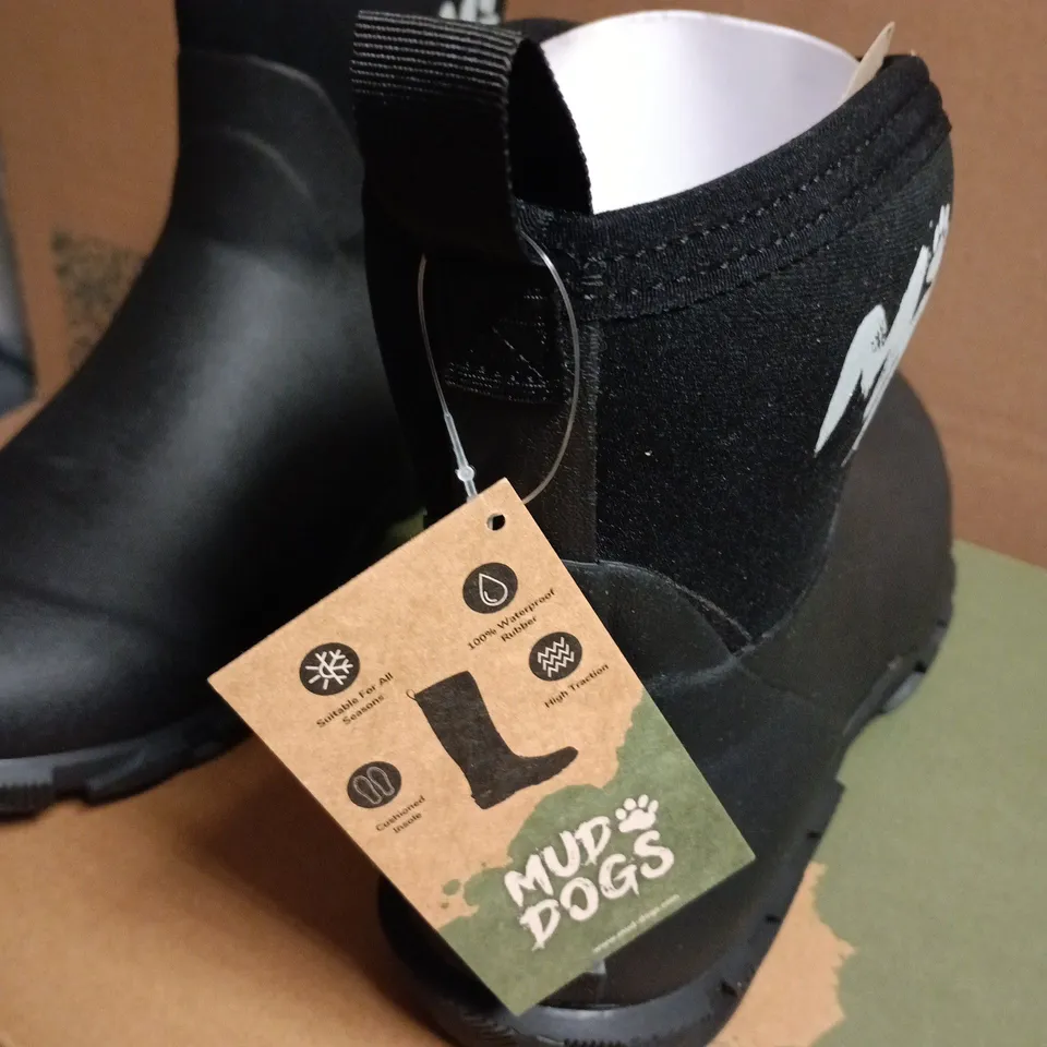 MUD DOGS RUTLAND SHORT BLACK BOOTS – UK 10 (EU 44, US 11)