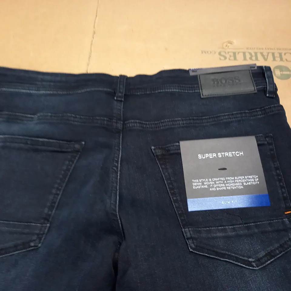 HUGO BOSS DELAWARE SUPER STRETCH SLIM FIT JEANS - W34 L32