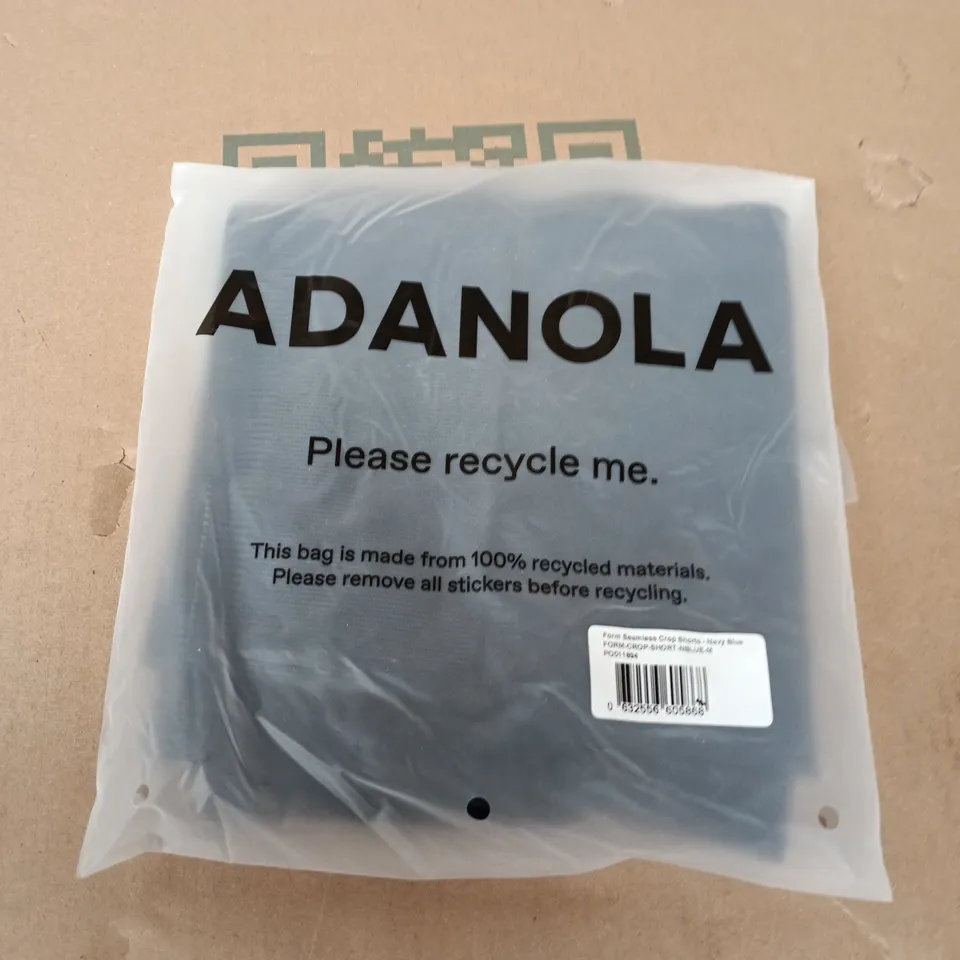 BAGGED ADANOLA FORM SEAMLESS CROP SHORTS IN NAVY - MEDIUM