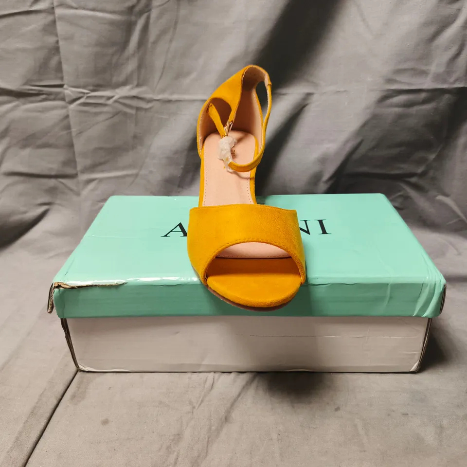 BOXED PAIR OF AJVANI OPEN TOE WEDGE SANDALS IN MUSTARD SIZE UK 8