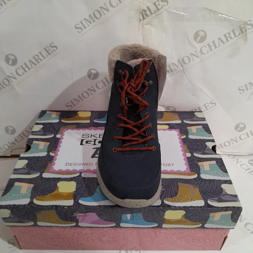 BOXED SKECHERS GO WALK SHERPA LINED OTOS SIZE 6