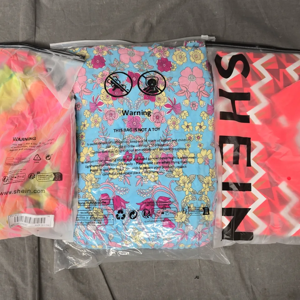 BOX OF APPROXIMATELY 20 ASSORTED CLOTHING AND FASHION ITEMS IN VARIOUS STYLES, SIZES, AND COLOURS - COLLECTION ONLY