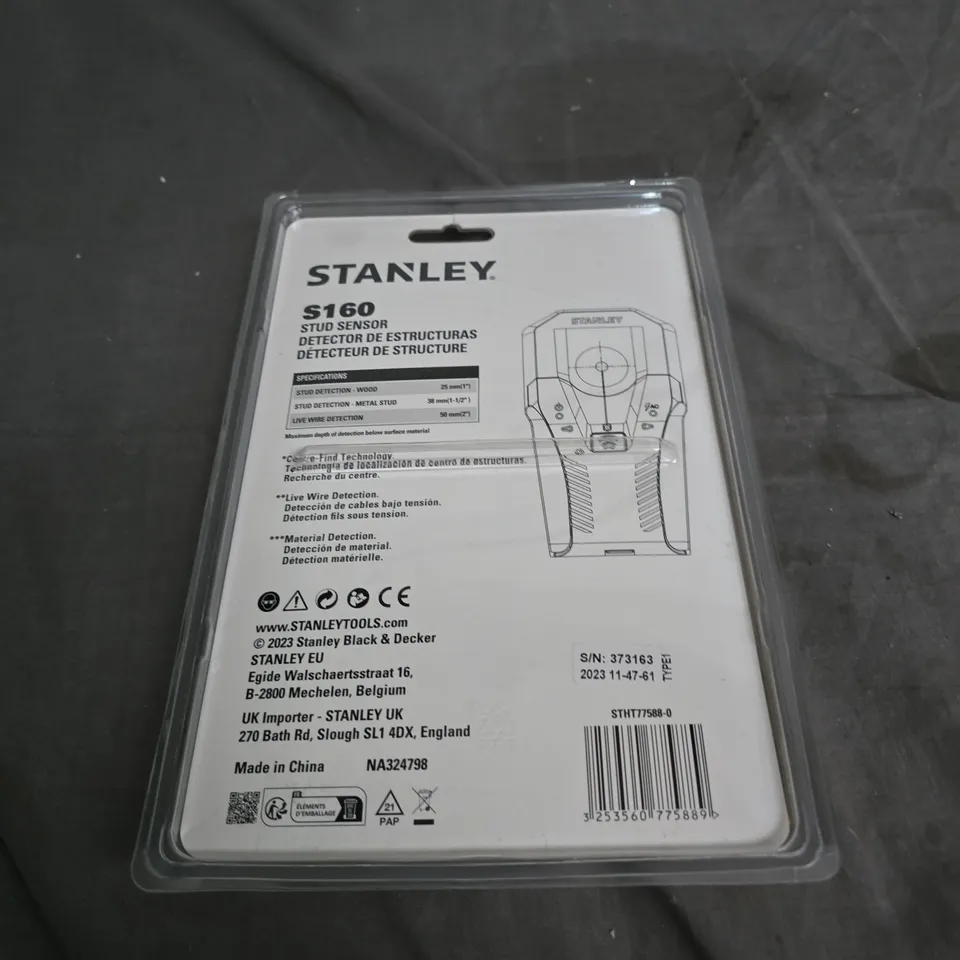STANLEY S160 STUD SENSOR – WALL STUD DETECTOR (WITH 2 X AAA BATTERIES)