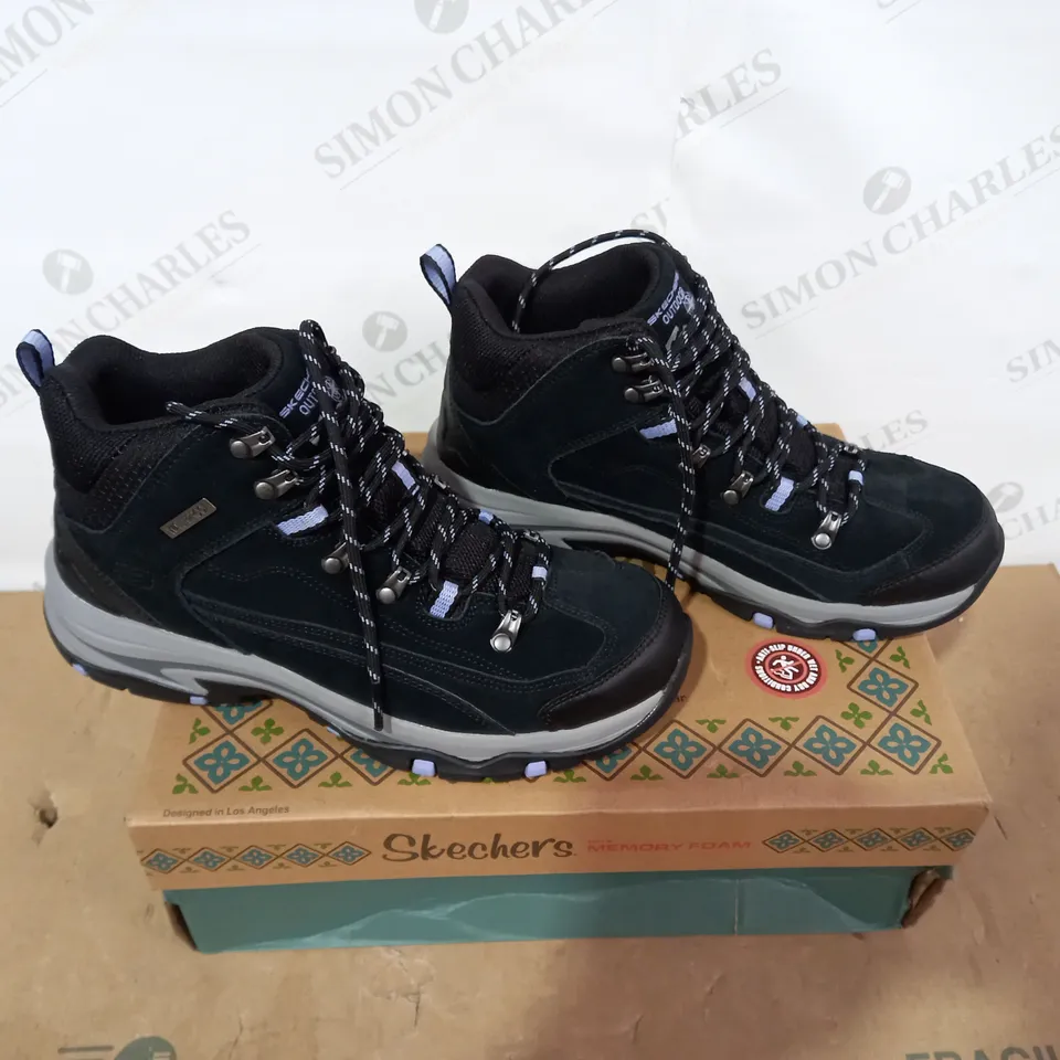 BOXED PAIR OF SKECHERS - SIZE 6.5