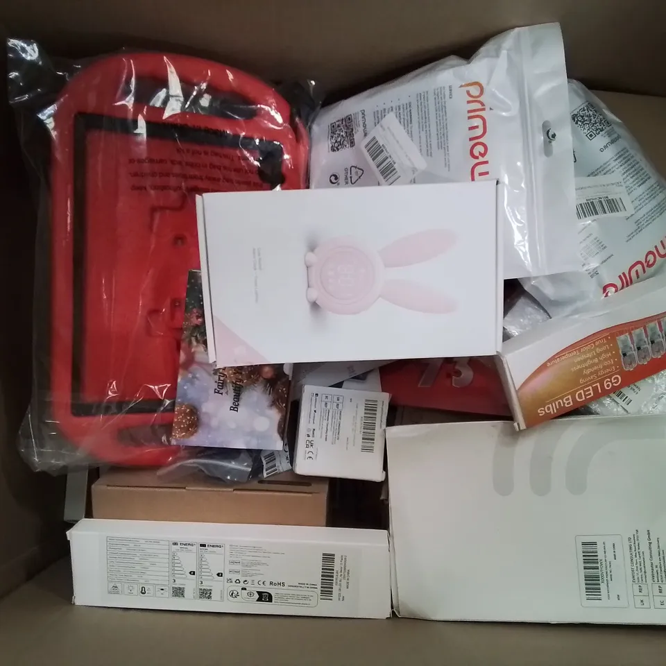 BOX CONTAINING LARGE AMOUNT OF BOXED ELECTRICAL ITEMS TO INCLUDE: HEADPHONES, POWER BANKS, SECURITY LIGHTS ETC.