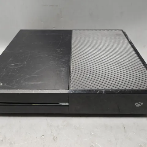 XBOX ONE GAMING CONSOLE IN BLACK