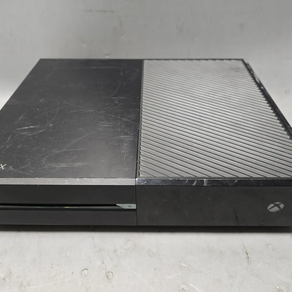 XBOX ONE GAMING CONSOLE IN BLACK