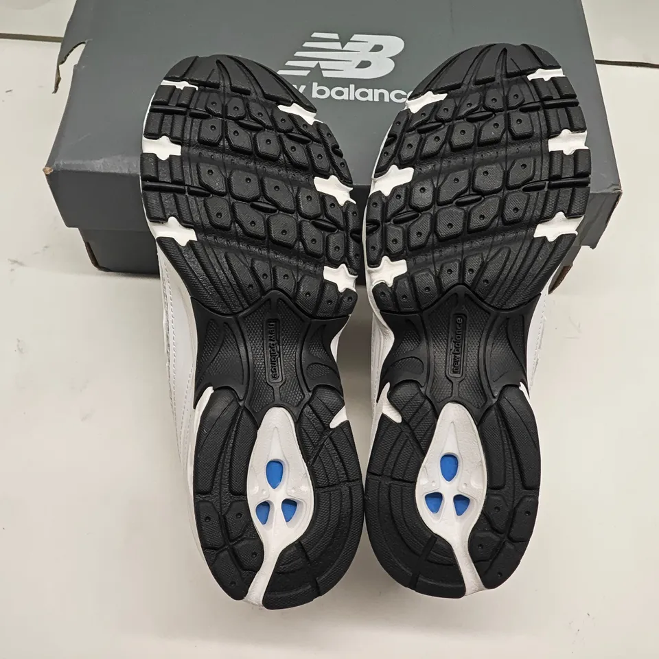 NEW BALANCE WHITE RUNNING SHOES - UK 5.5