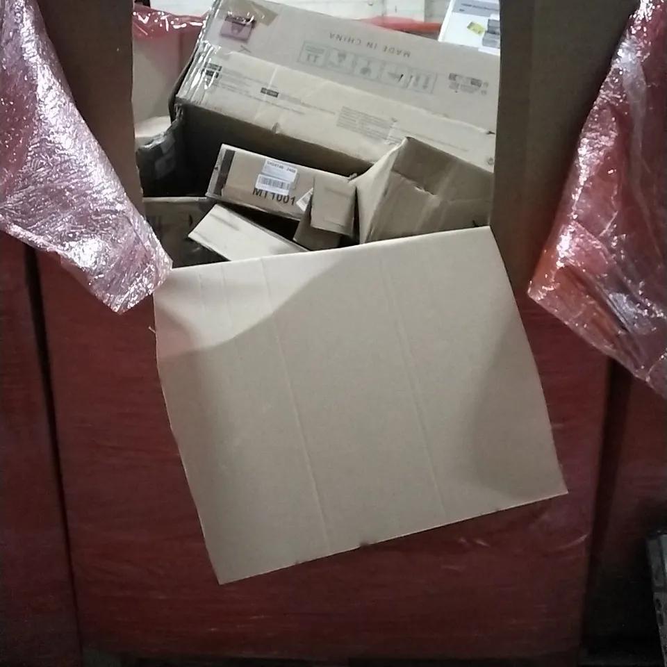 PALLET OF HOUSEHOLD ITEMS TO INCLUDE KITCHEN - MY LITTLE CHEF, DANCE MAT, CIRCLE MIRROR, MEMORY FOAM MATTRESS AND OTHER ASSORTED ITEMS...