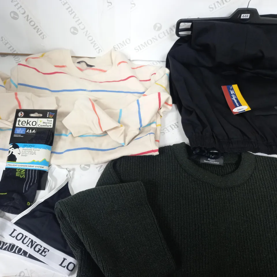 BOX OF APPROXIMATELY 12 ASSORTED CLOTHING ITEMS TO INCUDE - SOCKS, JUMPERS , T-SHIRTS , TROUSERS,ECT 
