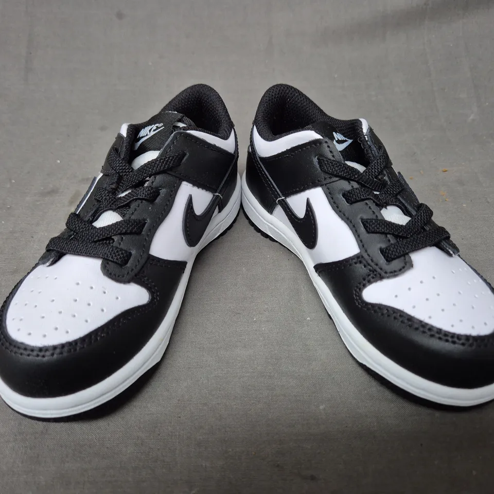 BOXED PAIR OF NIKE DUNK LOW KID'S SHOES IN WHITE/BLACK UK SIZE 9.5