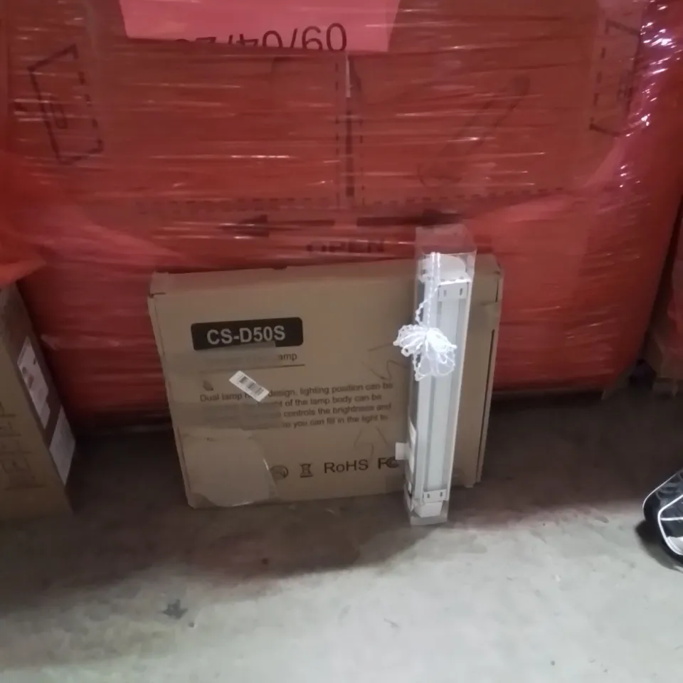 PALLET OF ASSORTED HOUSEHOLD GOODS AND PRODUCTS TO INCLUDE;FLOOR LAMP,ROLLER BLINDS