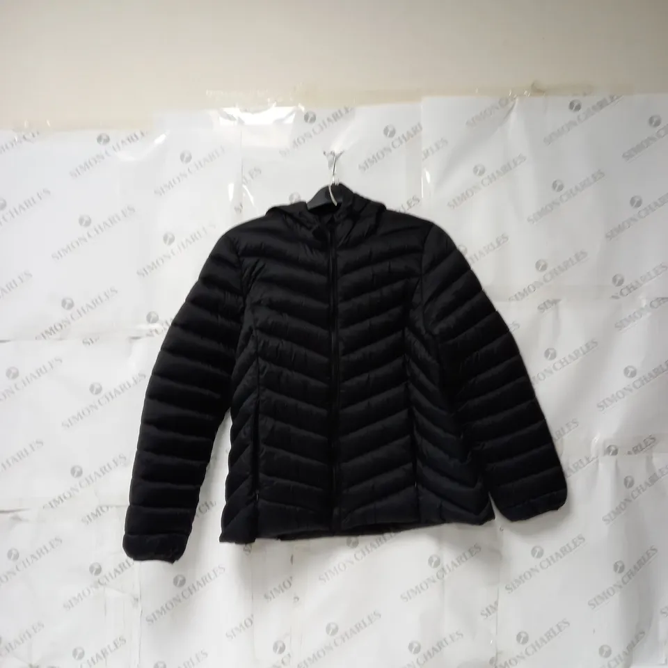 BOX OF ASSORTED CLOTHES APPROXIMATELY 10 TO INCLUDE JACKETS, JUMPERS, SHORTS ETC 