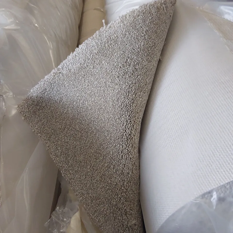 ROLL OF QUALITY EC HEARTLAND ULTRA BROADHEATH CARPET // APPROX SIZE: 5 X 7m