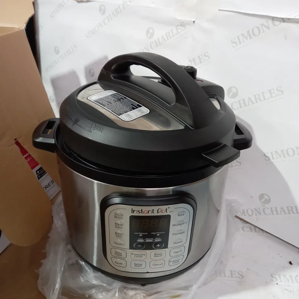 INSTANT POT DUO PRESSURE COOKER