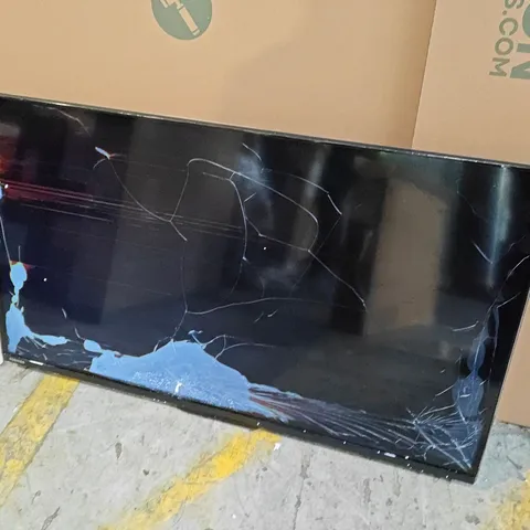 BOXED TOSHIBA 40" FULL HD TV 40LV2553DB - WITH REMOTE - POWERS ON - DAMAGED SCREEN