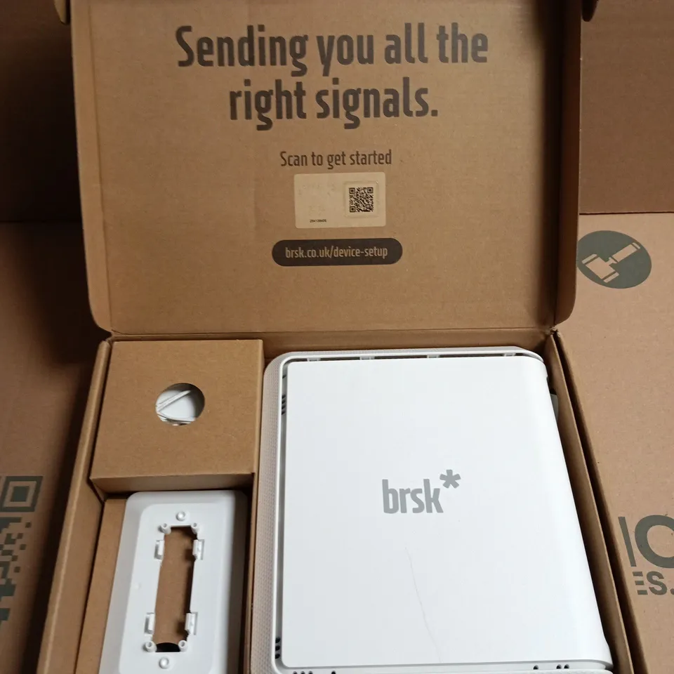 BRSK HUB BY SAGEMCOM – WHITE HOME NETWORKING HUB