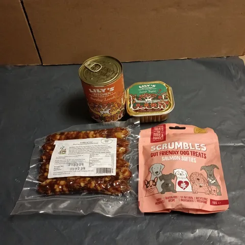TOTE OF APPROXIMATELY 16 ASSORTED PET FOOD ITEMS TO INCLUDE LILYS KITCHEN LAMB TAGINE, SCUMBLES SALMON SOFTIES, DEHYDRATED PORK SAUSAGE ETC FOR DOGS