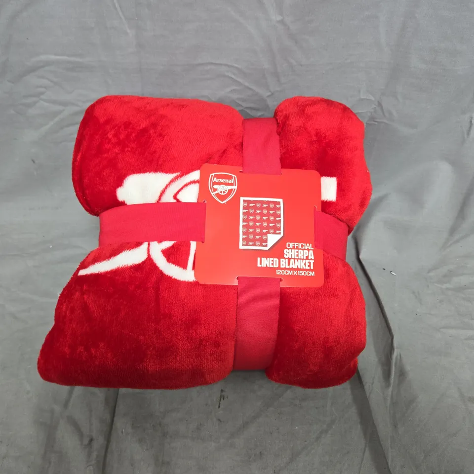 ARSENAL OFFICIAL SHERPA LINED BLANKET 120CM X 150CM – RED