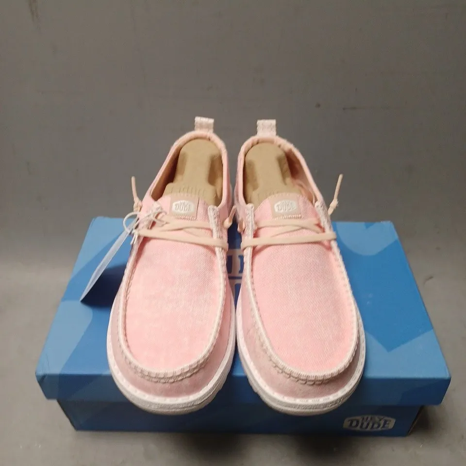 BOXED PAIR OF HEY DUDE WENDY SURF WASH SHOES - UK SIZE 5