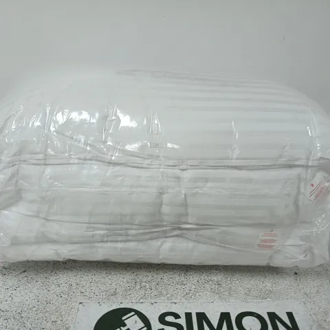 SET OF 4 UNBRANDED LUXURY STRIPED PILLOWS
