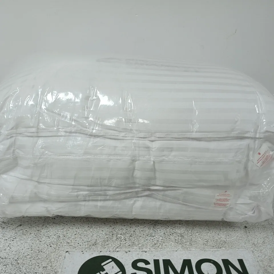SET OF 4 UNBRANDED LUXURY STRIPED PILLOWS
