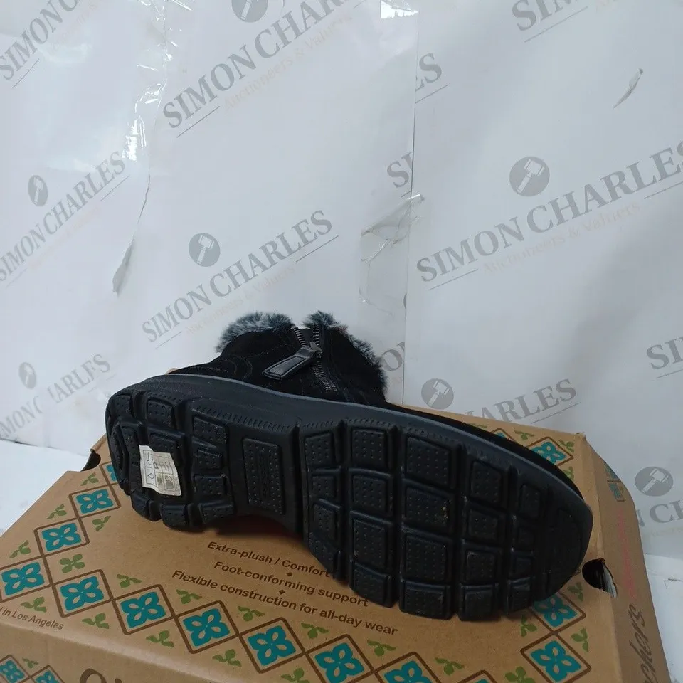 SKETCHERS HIGH ZIP BOOT BLACK SIZE 3.5 