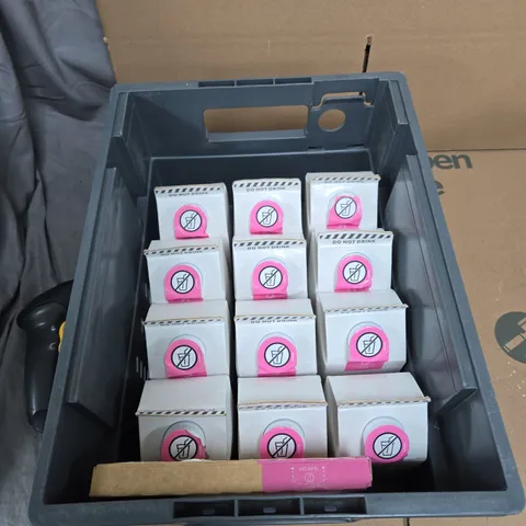 TOTE OF APPROXIMATELY 10 ASSORTED CLEANING PRODUCTS TO INCLUDE: SMOL WASHING UP LIQUID