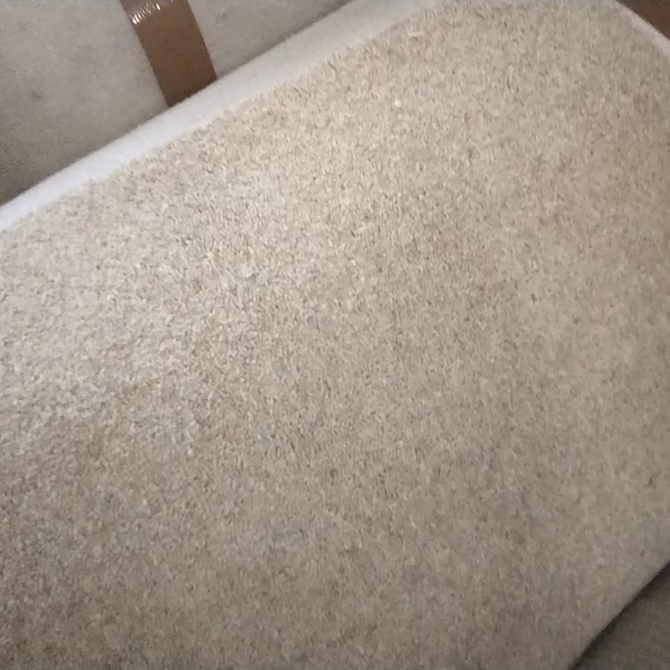 ROLL OF LINGDALE ELITE LEYBURN SAND COLOUR CARPET APPROXIMATELY 4M X 17.8M
