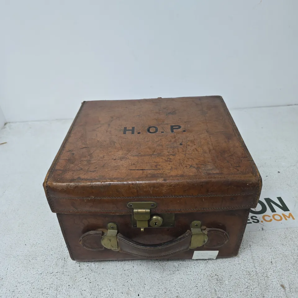 ANTIQUE HENRY HEATH LEATHER HAT BOX WITH H.O.P ON THE TOP