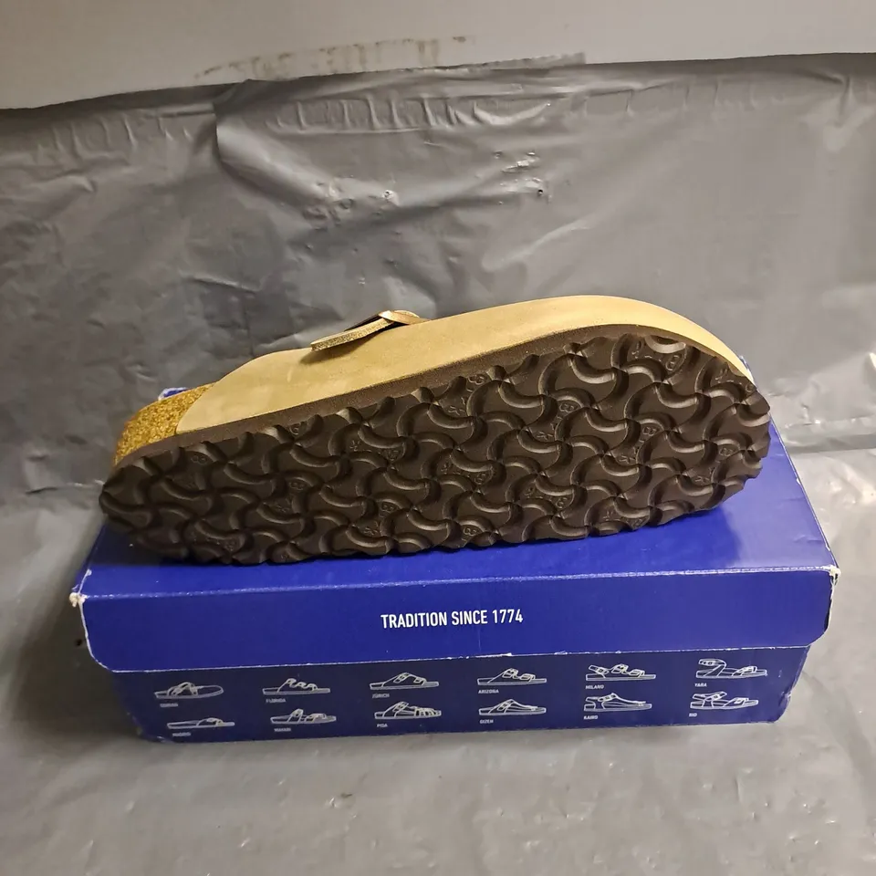 BOXED PAIR OF BIRKENSTOCK BOSTON SLIDES IN TOBACCO BROWN SIZE UK 5.5