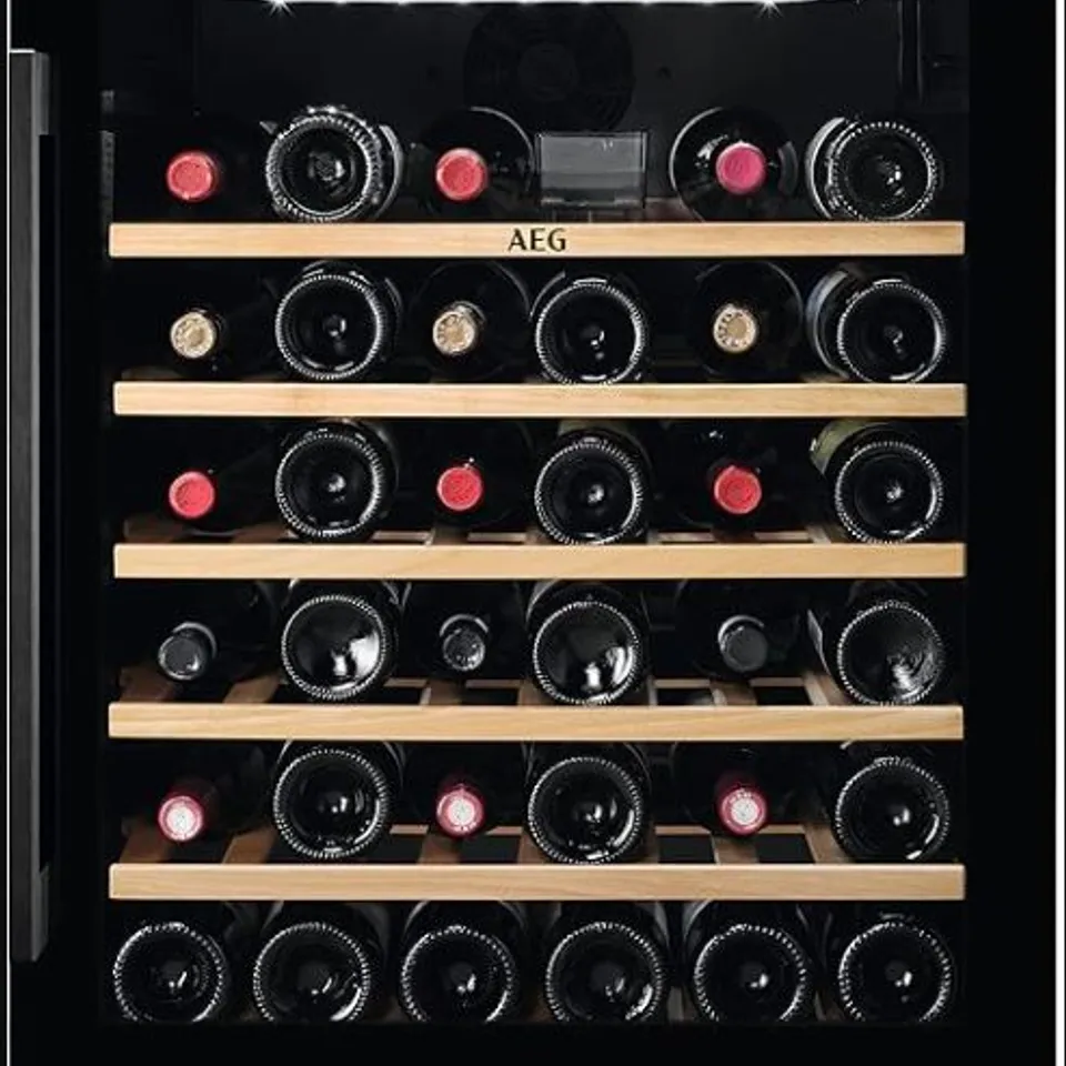 AEG 5000 SERIES BUILT-IN WINE CABINET, AWUS052B5B, 82 CM, 145 L CAPACITY, UNDER COUNTER WINE COOLER WITH EXTENDABLE WOODEN SHELVES, INTEGRATED WINE FRIDGE, LED DISPLAY