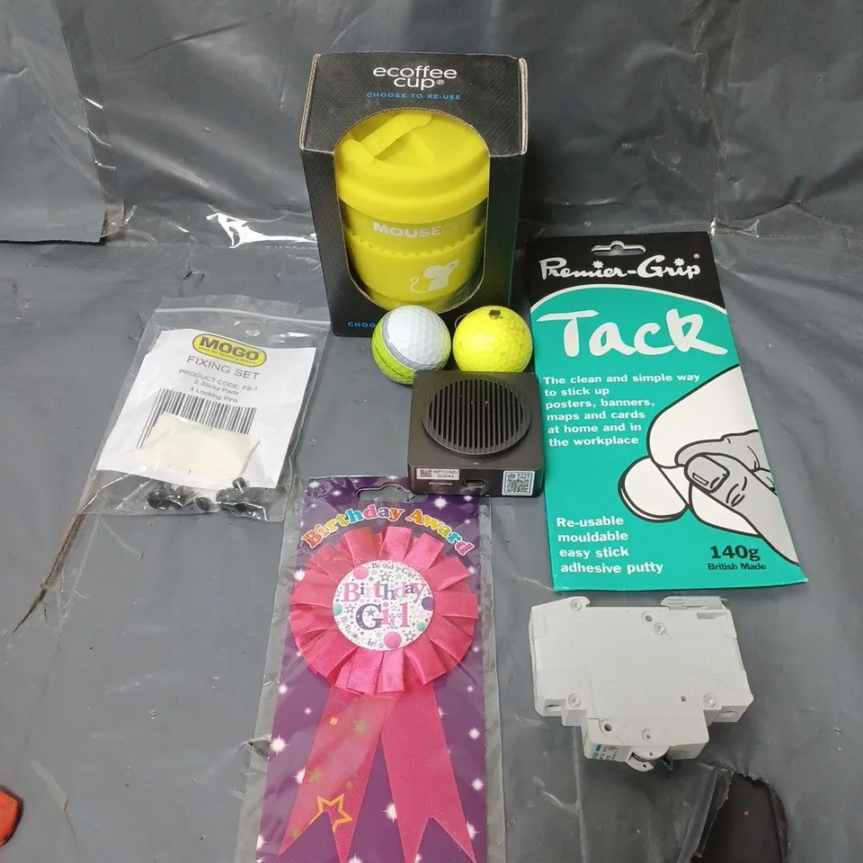 BOX OF APPROXIMATELY 20 ASSORTED HOUSEHOLD ITEMS TO INCLUDE REUSABLE CUP, GOLF BALLS ETC