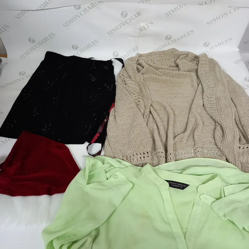 BOX OF APPROXIMATELY 25 ASSORTED CLOTHING ITEMS TO INCUDE - SKIRT,  JUMPERS , T-SHIRTS , TROUSERS,ECT 