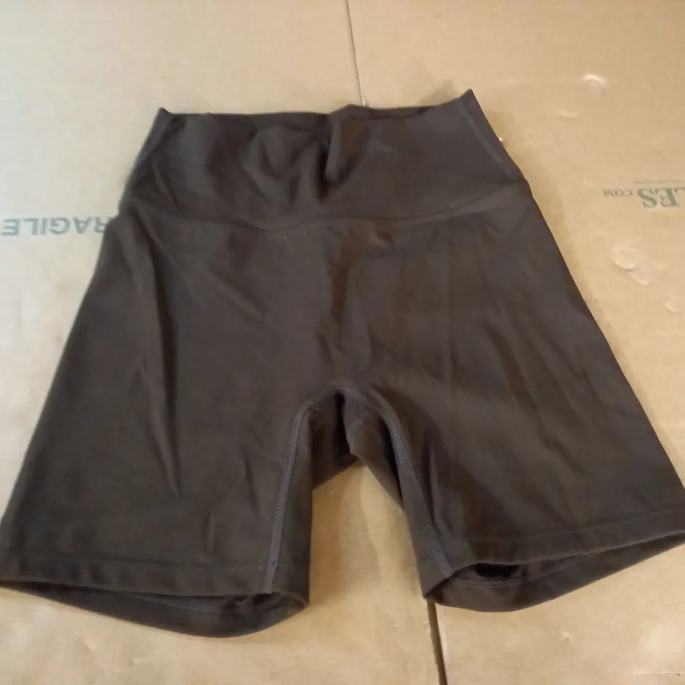 ADANOLA BROWN TRAINING SHORTS - MED