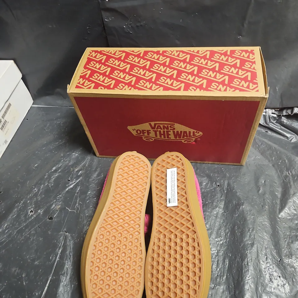 VANS SPORT LOW SNEAKERS – RASPBERRY ROSE, UK 6 (US MEN 7)