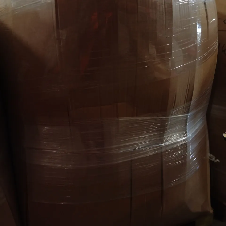 PALLET CONTAINING A LARGE QUANTITY OF PILLOWS