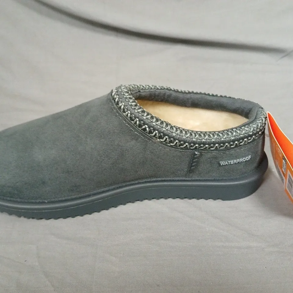 REGATTA OUTDOORS RISLEY MULE WP SLIPPERS IN GREY  – UK 8