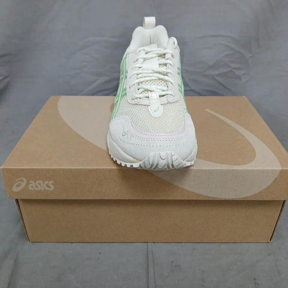 BOXED PAIR OF ASICS GEL-1090V2 TRAINERS IN CREAM/JADE SIZE UK 5