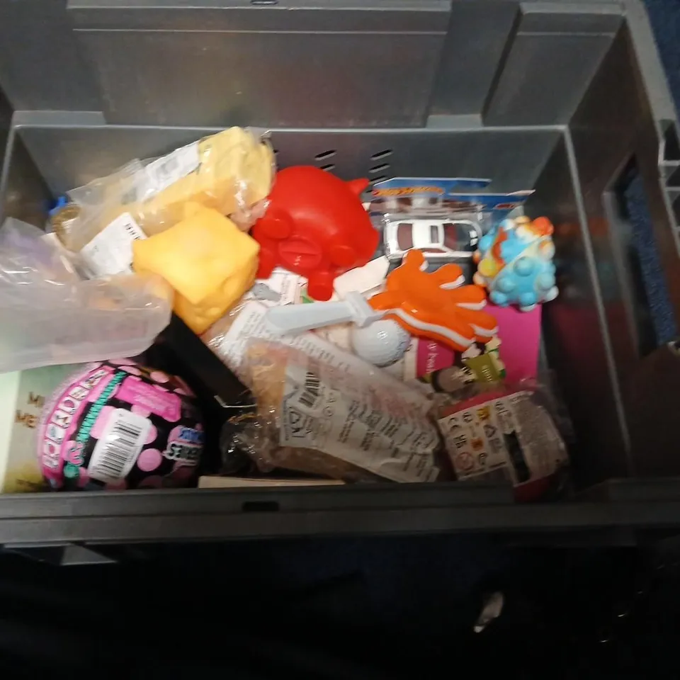 LARGE QUANTITY OF ASSORTED TOYS AND ACCESSORIES TO INCLUDE; WORLD'S SMALLEST BOOMBOX, YAYENA MAGNETIC BUILDING CUBE, HOT WHEELS MARIO KART, VTECH TRAIN, LCD DRAWING TABLET AND MONEY-SAFE